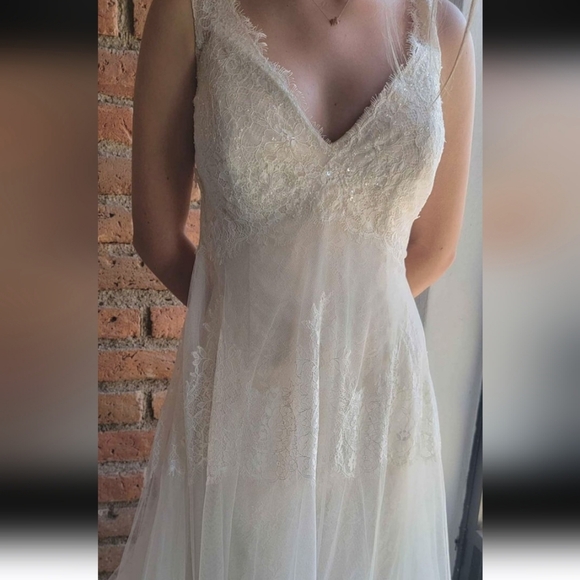 Vintage Lace Wedding Dress - Picture 5 of 5